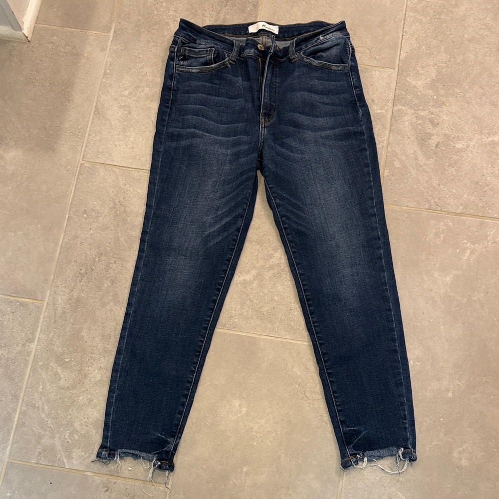 Women's Dark Blue Jeans straight leg with frayed hem